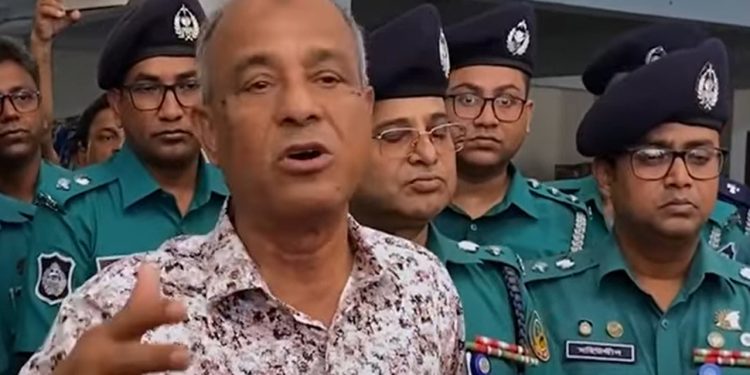 বাংলাদেশে পাচারের জন্যই ফেনসিডিল তৈরি করে ভারত: স্বরাষ্ট্র উপদেষ্টা