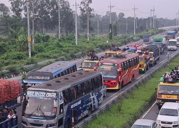 ঢাকা-টাঙ্গাইল মহাসড়কে ২২ কিলোমিটার এলাকাজুড়ে যানজট