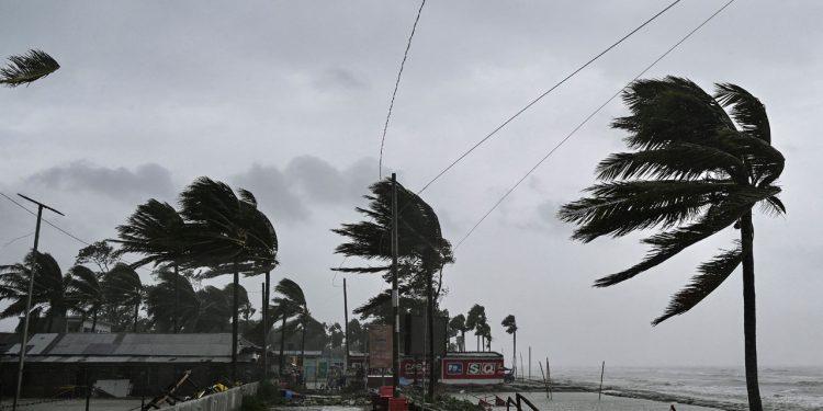 সন্ধ্যার মধ্যে ৭ অঞ্চলে ঝড়-বৃষ্টির আভাস