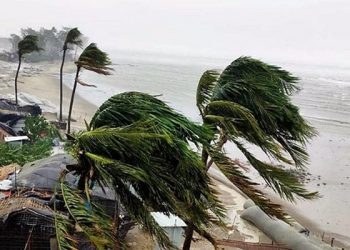 দুপুরের মধ্যে যেসব অঞ্চলে ৬০ কিলোমিটার বেগে ঝড়ের পূর্বাভাস