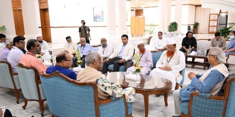 প্রধান উপদেষ্টার সঙ্গে ১৪ রাজনৈতিক দলের নেতৃবৃন্দের বৈঠক