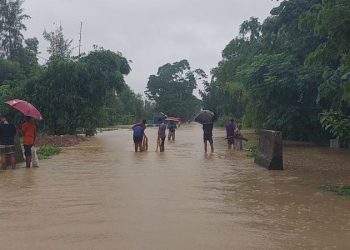 ফেনীতে বন্যানিয়ন্ত্রণ বাঁধের ১৪টি স্থানে ভাঙন, পানির নিচে ৩০ গ্রাম