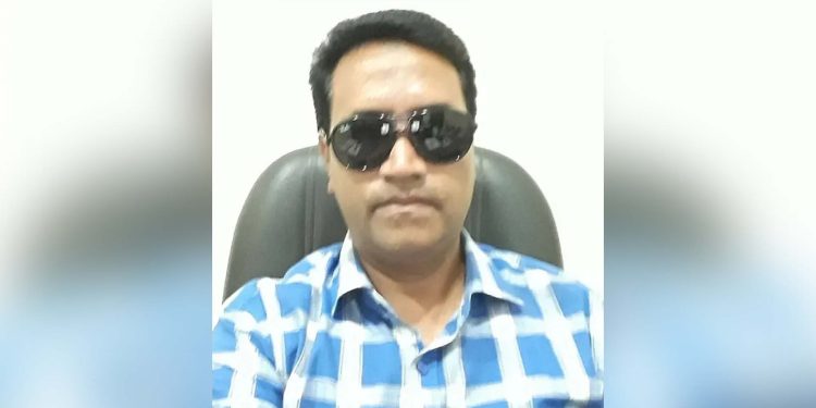 হজ শেষে দেশে ফিরে বিমানবন্দরে আটক আ.লীগ নেতা