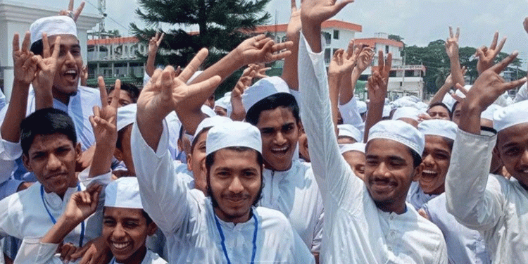 দাখিলে পাশের হার ৬৮.০৯, জিপিএ-৫ পেলেন ৯০৬৬ জন