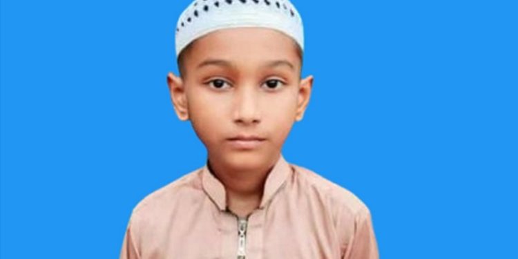 সাড়ে ৬ মাসে কুরআনের হাফেজ ৯ বছরের শিশু রহমান