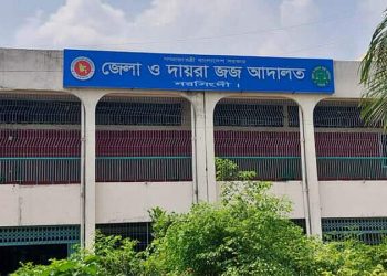 আদালতে লোডশেডিং, কাঠগড়া থেকে পালালো আসামি