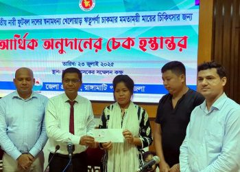 ফুটবলার ঋতুপর্ণার মায়ের চিকিৎসায় অনুদান দিলো ক্রীড়া মন্ত্রণালয়