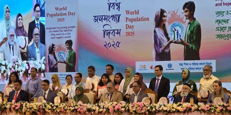 অর্থনৈতিক অনিশ্চয়তায় কমছে প্রজনন হার