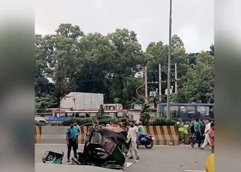 রাজধানীতে লরির ধাক্কায় দুমড়ে-মুচড়ে গেল সিএনজি, নিহত ১