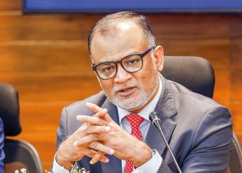 যুক্তরাষ্ট্রের পাল্টা শুল্ক ১৫ শতাংশে নামানোর চেষ্টা হচ্ছে: বাণিজ্য উপদেষ্টা