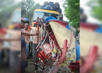 গাইবান্ধায় ট্রাক চাপায় ইজিবাইকের ৩ যাত্রী নিহত