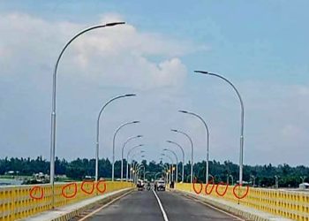 তারের পর এবার মওলানা ভাসানী সেতুর রিফ্লেক্টর লাইট চুরি