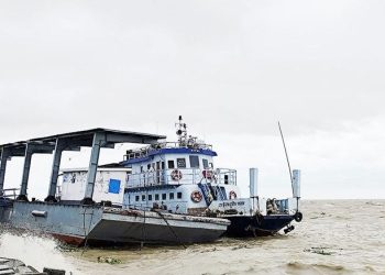 ভোলার ১০ রুটে লঞ্চ চলাচল বন্ধ
