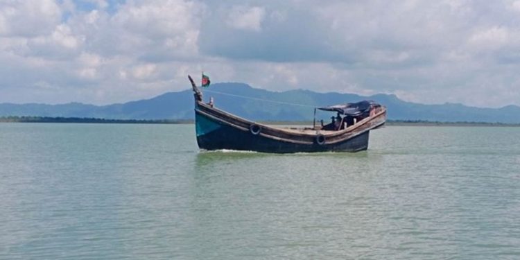 ১১ জেলেকে ধরে নিয়ে গেল আরাকান আর্মি