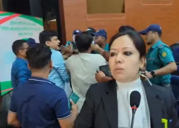 ইসিতে রুমিন ফারহানাকে ধাক্কার অভিযোগে এনসিপি নেতাদের মারধর