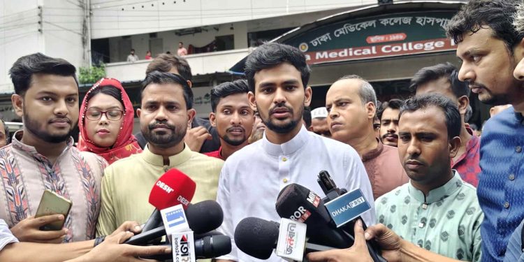 আ.লীগ আমলেও এমন হামলা হয়নি, এর দায় সরকারকে নিতে হবে : উপদেষ্টা আসিফ