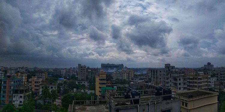 মেঘলা থাকবে ঢাকার আকাশ, হালকা বৃষ্টির সম্ভাবনা