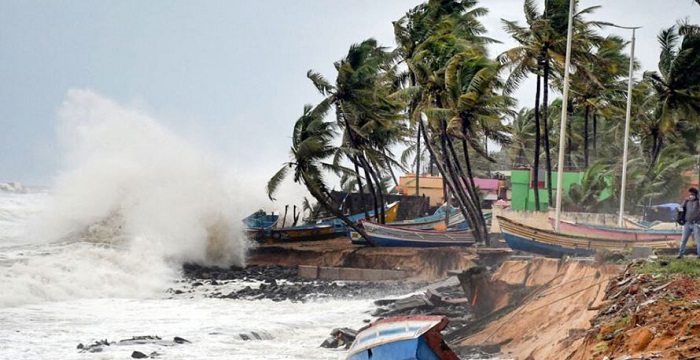 ঝড়ের আভাস, ৭ জেলার নদীবন্দরে সতর্কসংকেত