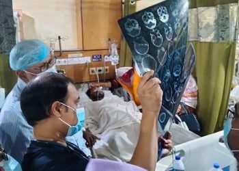 নুরকে দেখতে হাসপাতালে প্রধান উপদেষ্টার বিশেষ সহকারী