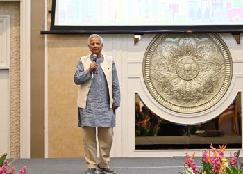মালয়েশিয়ার কোম্পানিগুলোকে বাংলাদেশে বিনিয়োগের আহ্বান প্রধান উপদেষ্টার