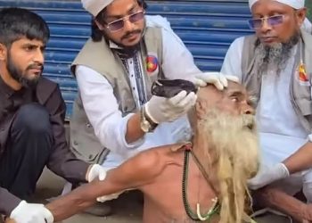 ‘আল্লাহ তুই দেহিস’: চুল-দাড়ি কেটে দেওয়ার এই জুলুম কে থামাবে