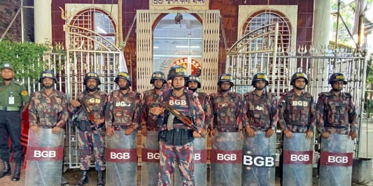 সারাদেশে পূজামণ্ডপের নিরাপত্তায় ৪৩০ প্লাটুন বিজিবি মোতায়েন