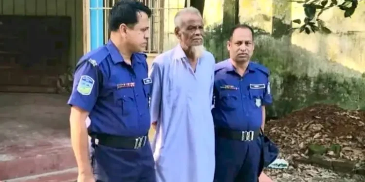 শতবর্ষী বৃদ্ধাকে উত্যক্তের অভিযোগে ৮০ বছরের বৃদ্ধ আটক