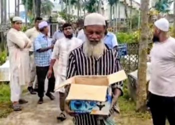 দাফনের সময় নড়ে উঠল নবজাতক, এলাকায় চাঞ্চল্য!