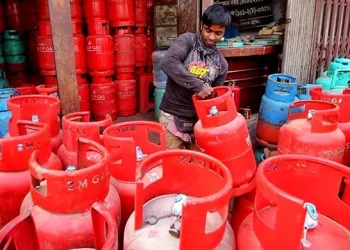 এলপি গ্যাসের ১২ কেজি সিলিন্ডারের দাম কমল ৩ টাকা