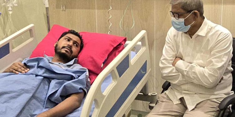 নুরকে দেখতে হাসপাতালে গেলেন মির্জা ফখরুল