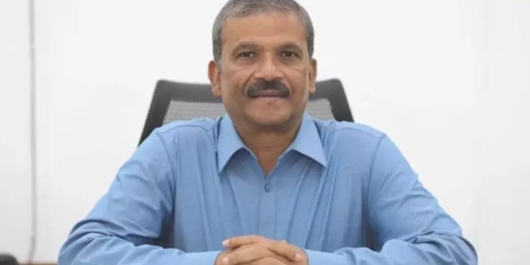 হঠাৎ টক অব দ্য কান্ট্রি ‘প্রধান উপদেষ্টা পদে’ আসিফ নজরুল