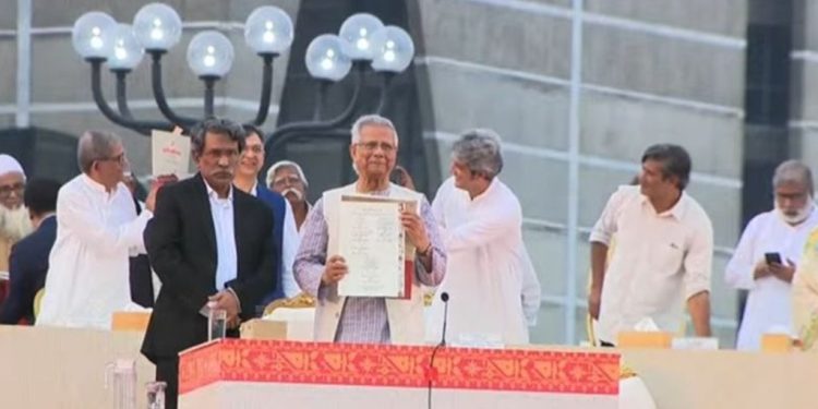 ঐতিহাসিক জুলাই সনদে স্বাক্ষর করলেন প্রধান উপদেষ্টা ও রাজনীতিবিদরা