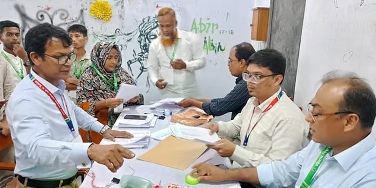 চাকসুর ভোটগ্রহণ শেষ, ফলের অপেক্ষা
