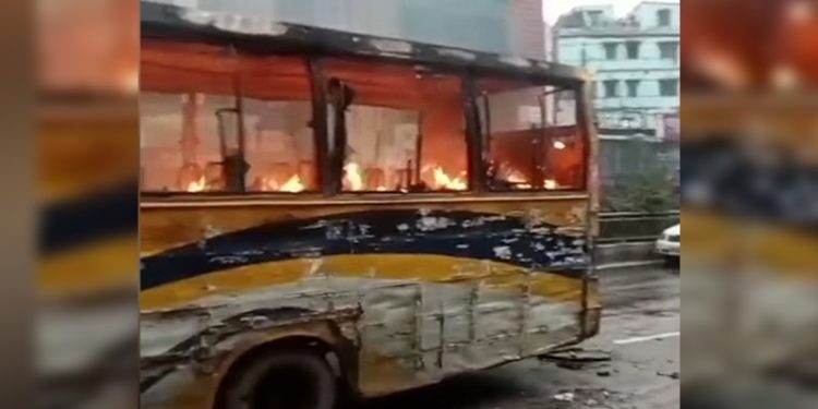 রাজধানীতে গুলি ছুড়ে আতঙ্ক তৈরি, অতঃপর বাসে আগুন