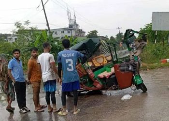 গাজীপুরে ট্রাকের চাপায় অটোরিকশার ২ যাত্রী নিহত