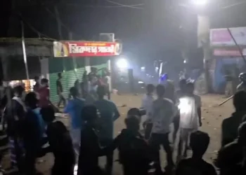 ব্রাহ্মণবাড়িয়ায় পুকুরে গোসলকে কেন্দ্র করে রাতে টর্চ জ্বালিয়ে দুই গ্রামবাসীর সংঘর্ষ, আহত ৩০