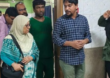 ভূমিকম্পে আহতদের দেখতে ঢামেকে স্বাস্থ্য উপদেষ্টা