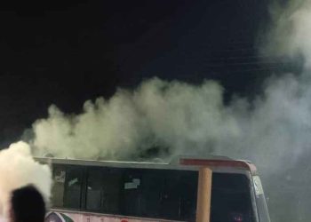 রাজধানীতে আবারও বাসে আগুন