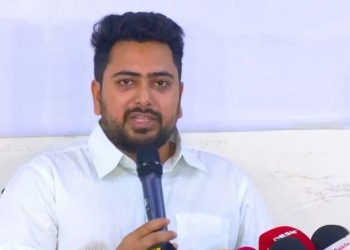 হাসিনাকে এক মাসের মধ্যে দেশে এনে রায় কার্যকর চান নাহিদ