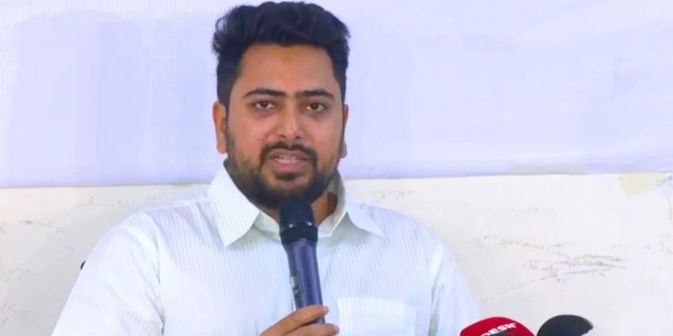 হাসিনাকে এক মাসের মধ্যে দেশে এনে রায় কার্যকর চান নাহিদ
