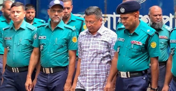 রায় শোনার সময় তাসবিহ হাতে ছিলেন সাবেক আইজিপি মামুন