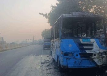সাতসকালে ঢাকা-চট্টগ্রাম মহাসড়কে বাসে আগুন