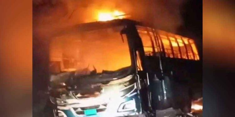 স্কুলবাসে দুর্বৃত্তদের আগুন, ঘুমন্ত অবস্থায় দগ্ধ চালক