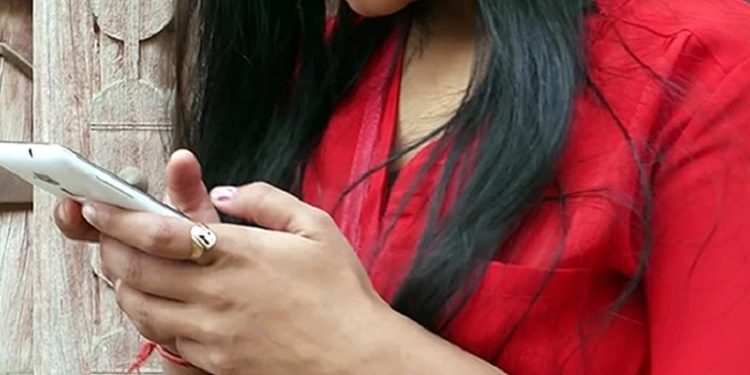 ফোনে অশ্লীল বার্তা পাঠালে সর্বোচ্চ ২ বছর জেল ও দেড় কোটি টাকা জরিমানা