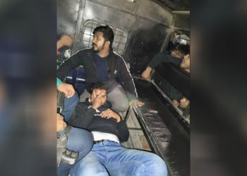 স্কুলছাত্রকে পিস্তল ঠেকিয়ে হুমকি, এনসিপির সদস্যসহ গ্রেপ্তার ২