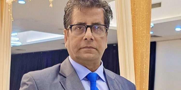 ডিবি হেফাজতে সাংবাদিক আনিস আলমগীর