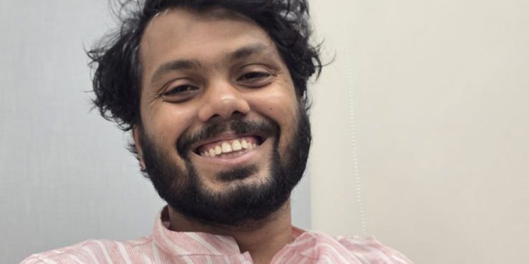 নিজেই শ্বাস নিতে পারছেন হাদী, দাবি ফাহিম ফারুকীর