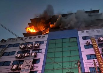 গুলিস্তানের খদ্দর মার্কেটের আগুন নিয়ন্ত্রণে