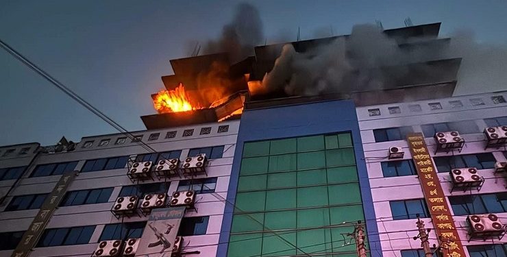 গুলিস্তানের খদ্দর মার্কেটের আগুন নিয়ন্ত্রণে
