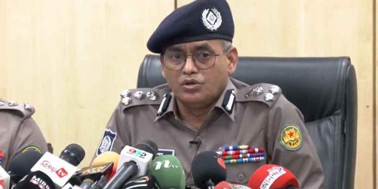 হাদির ওপর হামলাকারী আসামি দেশেই আছে: ডিএমপি